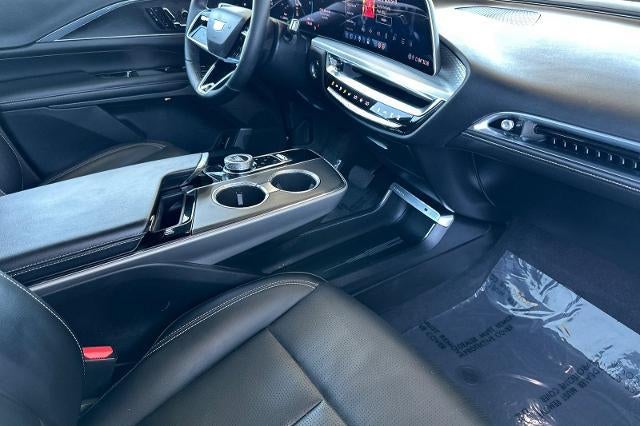 2024 Cadillac LYRIQ Luxury 1