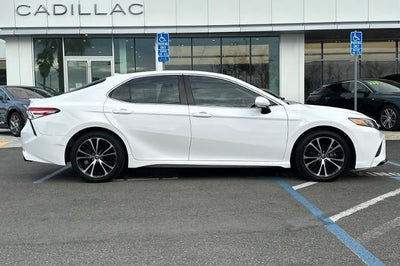 2020 Toyota Camry SE