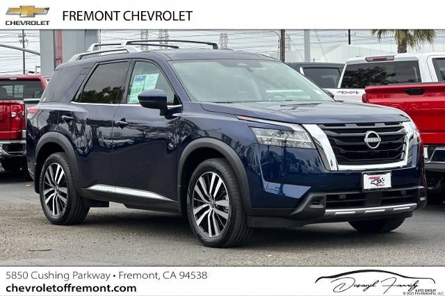 2023 Nissan Pathfinder Platinum FWD