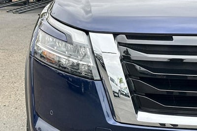 2023 Nissan Pathfinder Platinum FWD