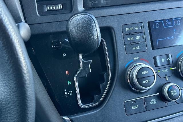 2015 Toyota Sienna LE AAS