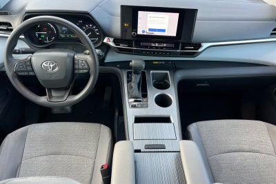 2025 Toyota Sienna LE