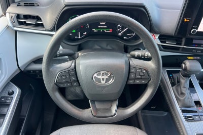 2025 Toyota Sienna LE