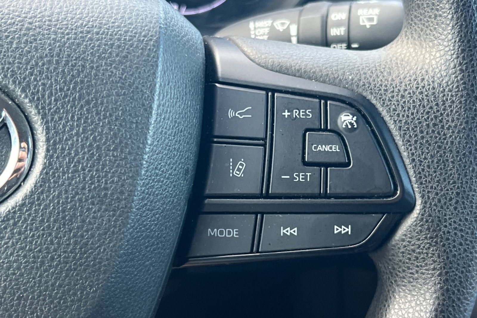 2025 Toyota Sienna LE