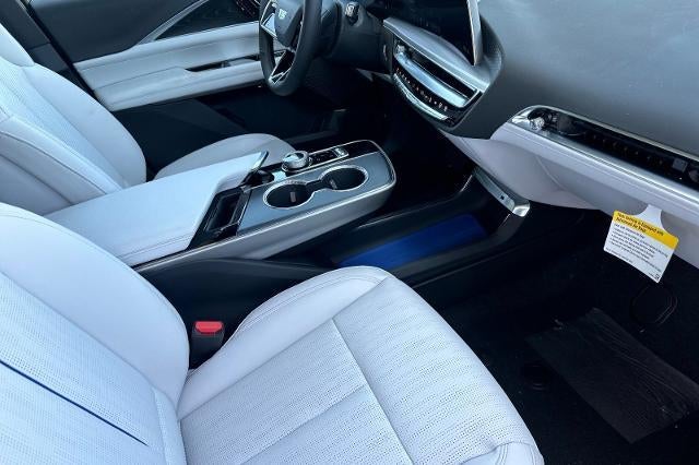 2025 Cadillac LYRIQ Luxury 1