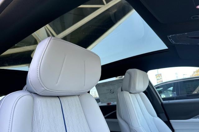 2025 Cadillac LYRIQ Luxury 1