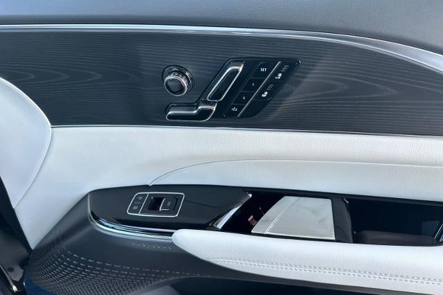 2025 Cadillac LYRIQ Luxury 1