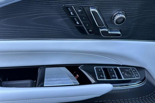 2024 Cadillac LYRIQ Luxury 1