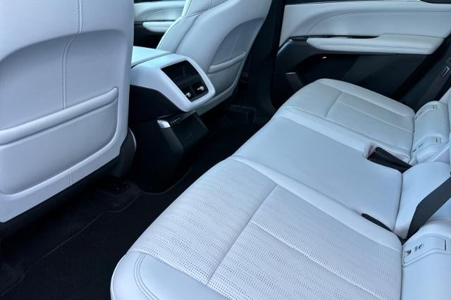 2024 Cadillac LYRIQ Luxury 1