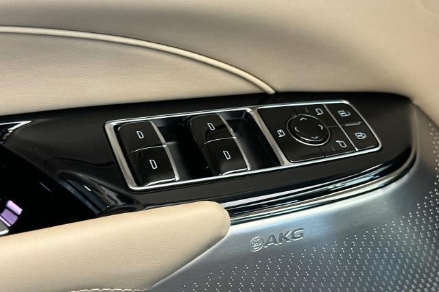 2025 Cadillac LYRIQ Luxury 3