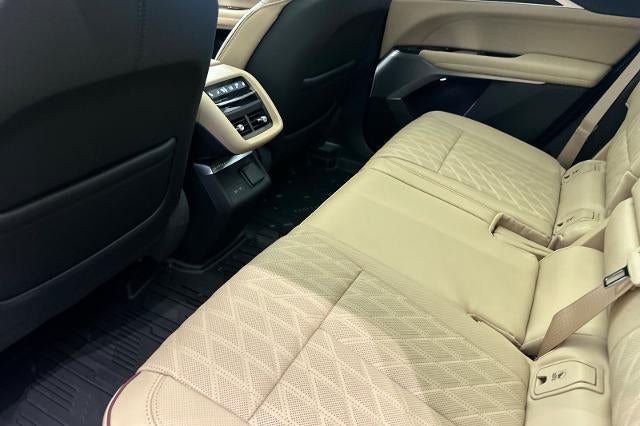 2025 Cadillac LYRIQ Luxury 3