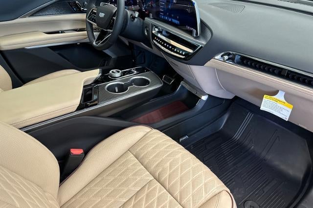 2025 Cadillac LYRIQ Luxury 3