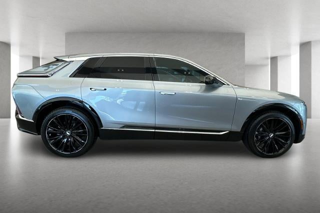 2025 Cadillac LYRIQ Luxury 3