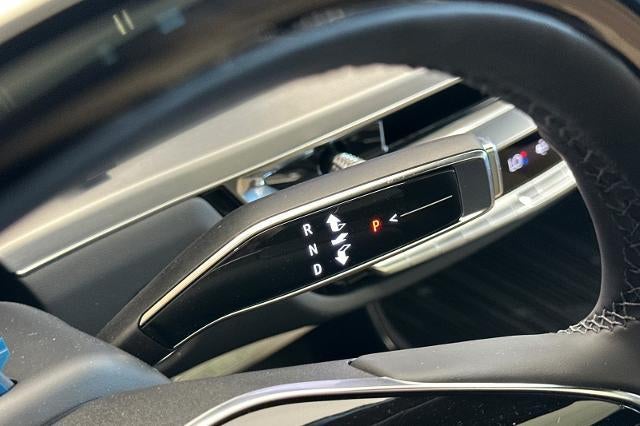 2025 Cadillac LYRIQ Luxury 3