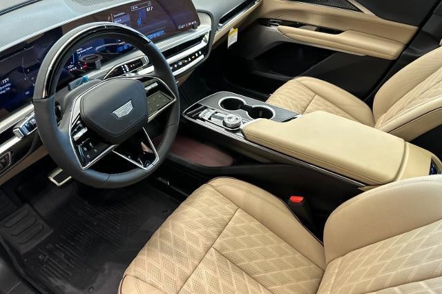 2025 Cadillac LYRIQ Luxury 3