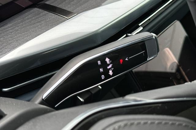 2026 Cadillac ESCALADE IQL Premium Luxury