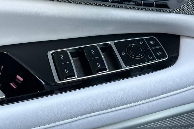 2027 Cadillac OPTIQ Luxury - Photo 11