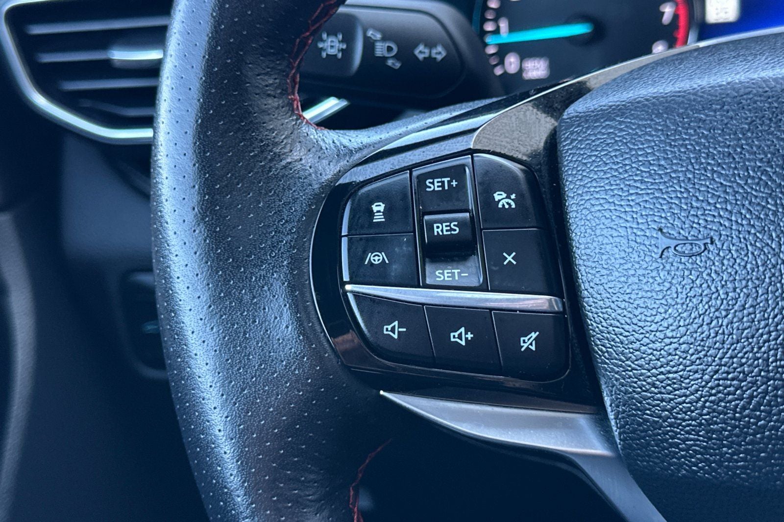 2024 Ford Explorer ST-Line