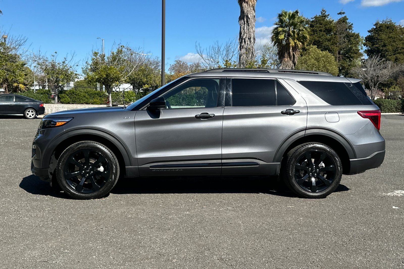 2024 Ford Explorer ST-Line