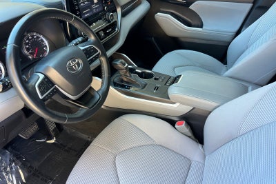 2022 Toyota Highlander LE