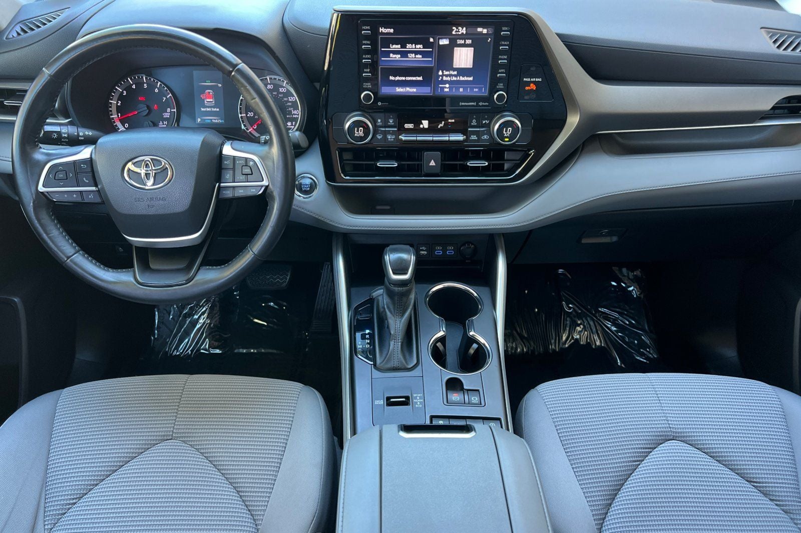2022 Toyota Highlander LE