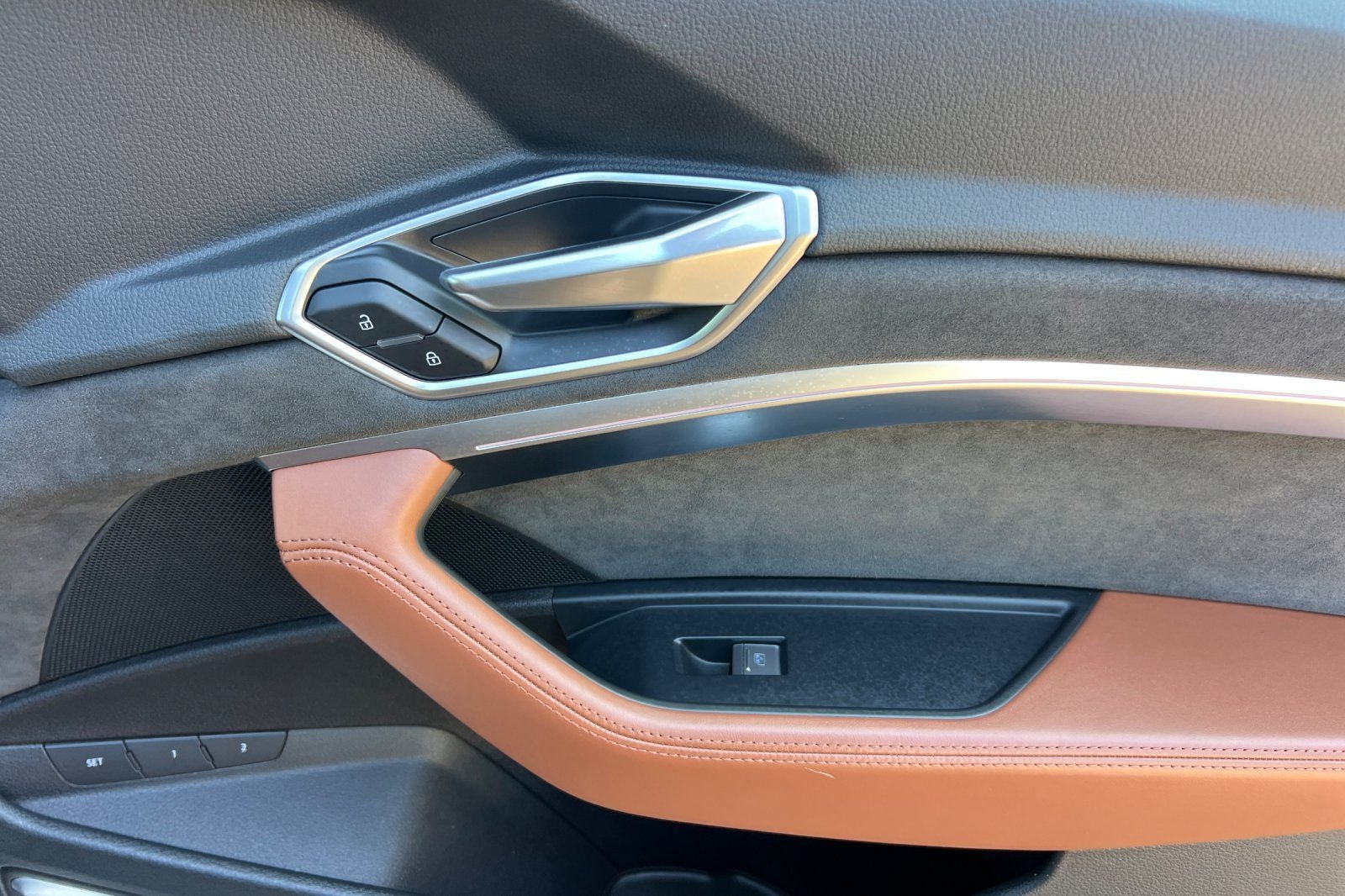 2019 Audi e-tron Prestige quattro