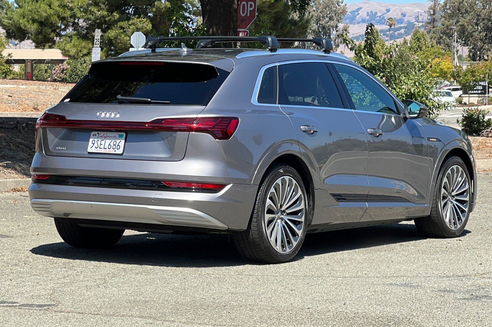 2019 Audi e-tron Prestige quattro