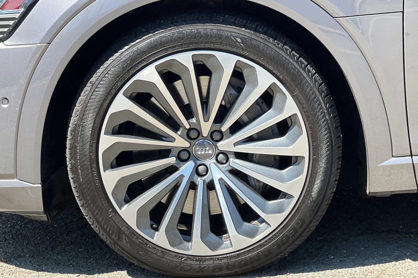 2019 Audi e-tron Prestige quattro