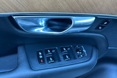 2022 Volvo XC90 T5 Momentum