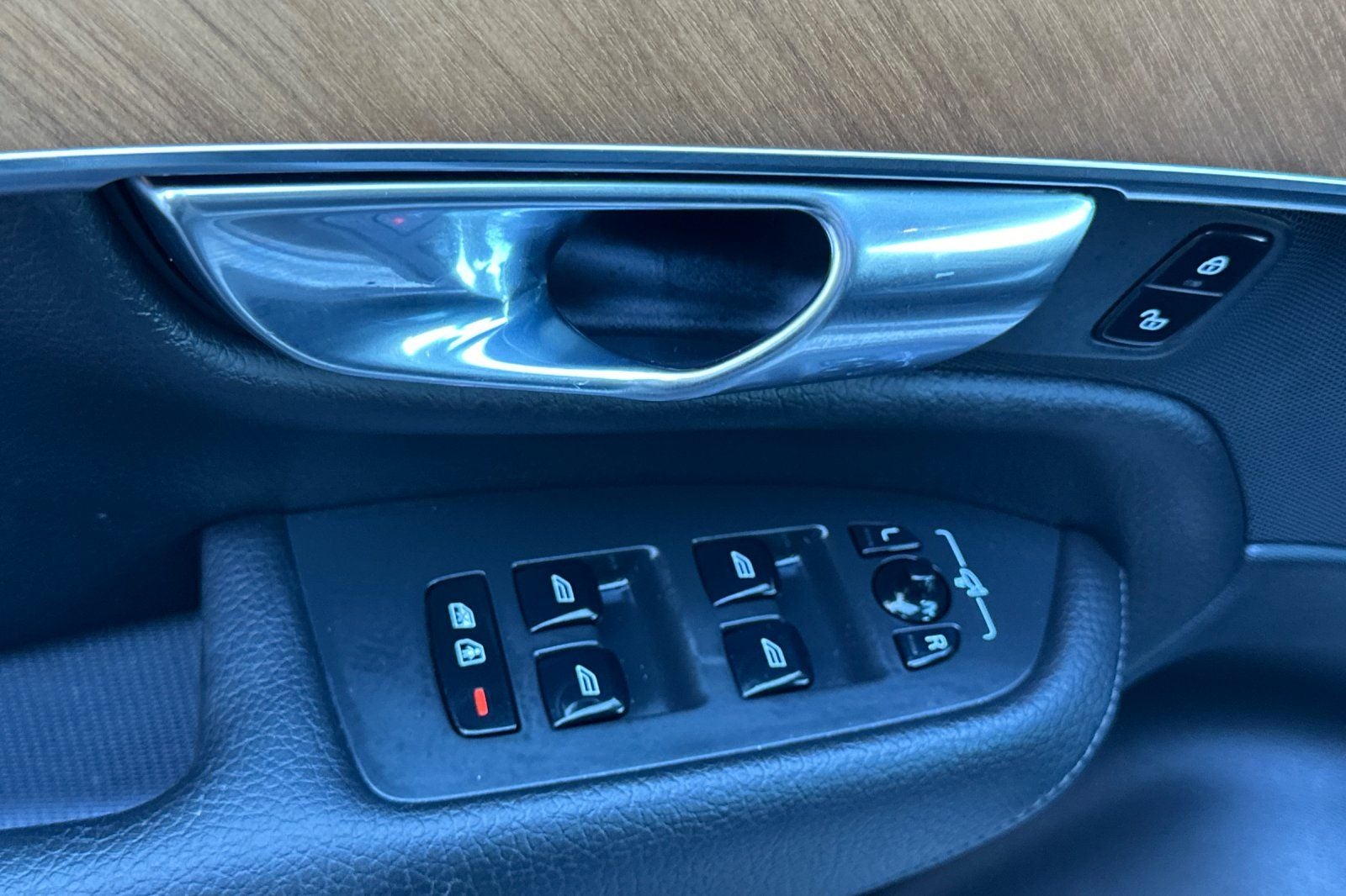 2022 Volvo XC90 T5 Momentum