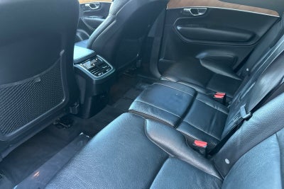 2022 Volvo XC90 T5 Momentum