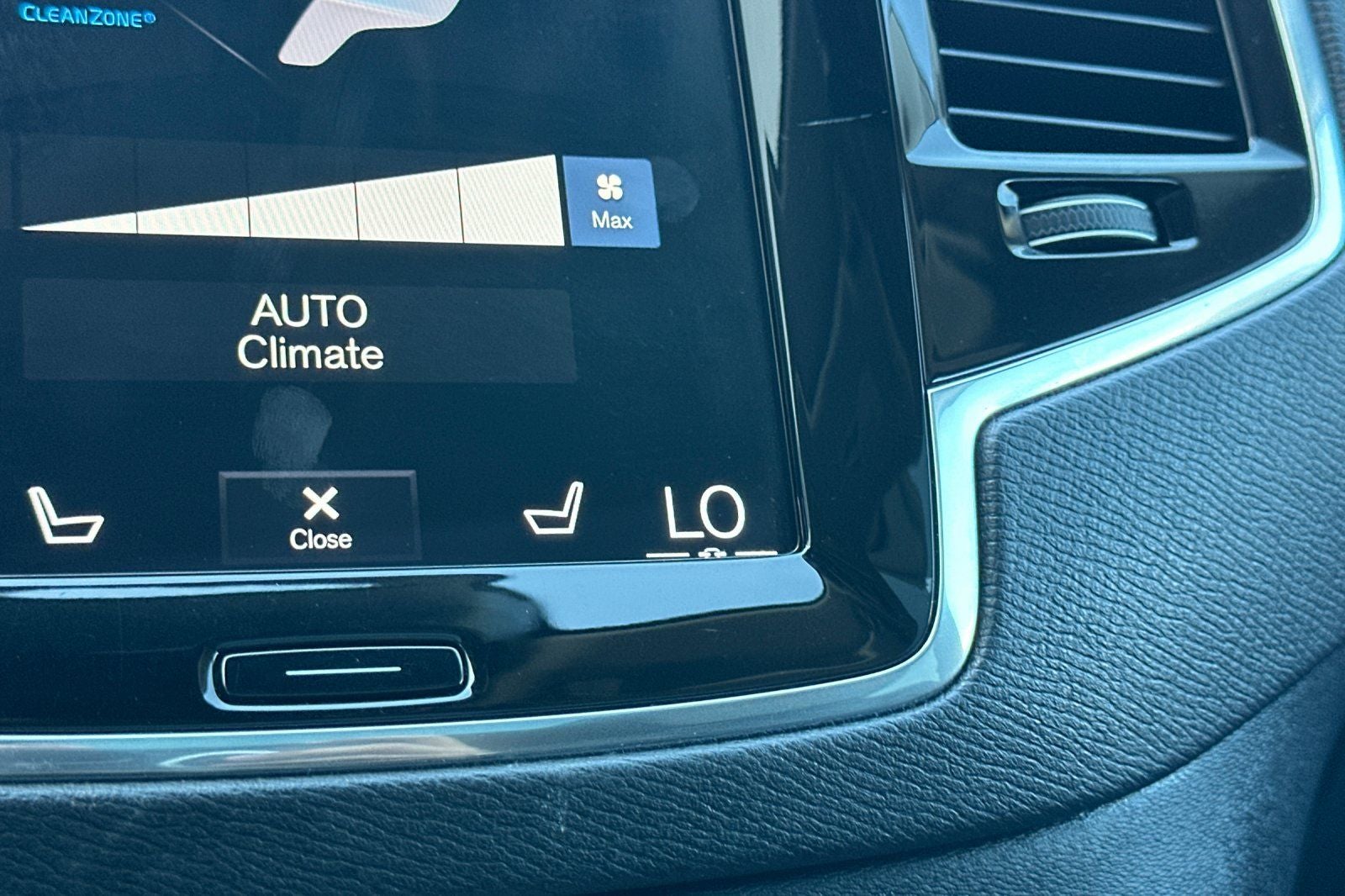 2022 Volvo XC90 T5 Momentum