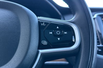 2022 Volvo XC90 T5 Momentum