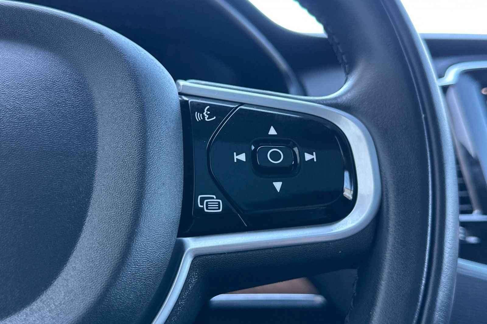 2022 Volvo XC90 T5 Momentum