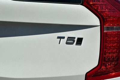 2022 Volvo XC90 T5 Momentum