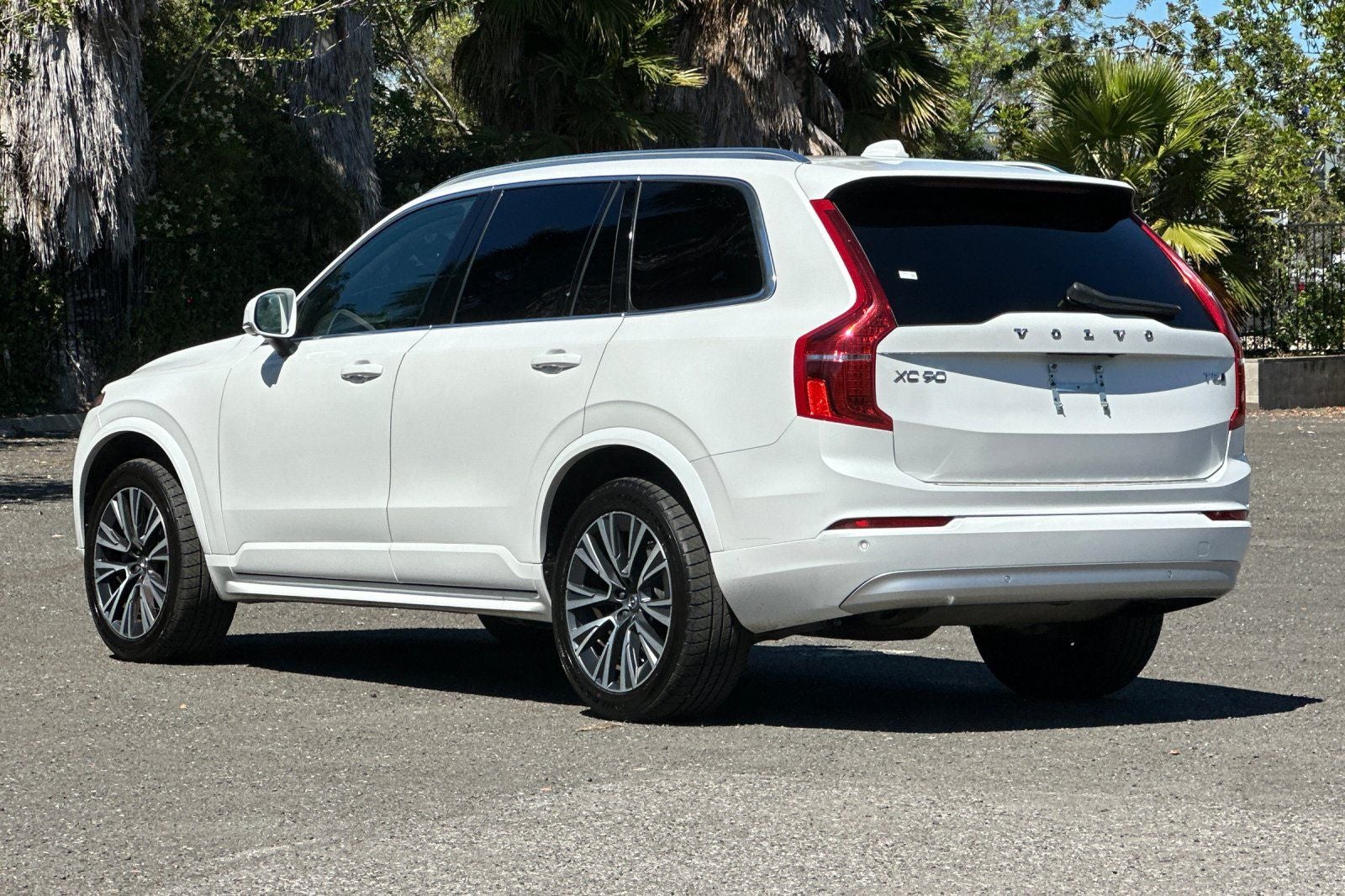 2022 Volvo XC90 T5 Momentum