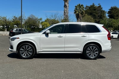 2022 Volvo XC90 T5 Momentum